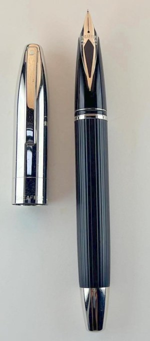 Pen - Sheaffer Legacy II with palladium cap and godron black body...