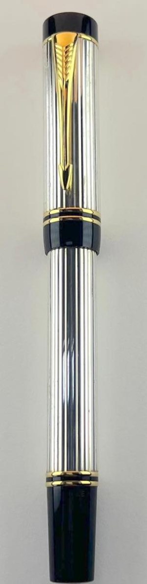Pen - Parker Duofold International with silver casing in perfect...