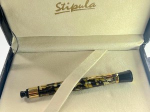 Pen - This special pen is dedicated to a woman, named Iris, who was a relative of Stipula’s founder...
