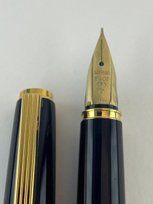 Pen - Vintage Pilot pen with maki-e decoration of a crane...
