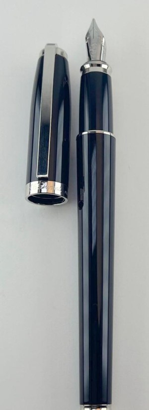 Pen - Fidelio fountain pen in black lacquer in unused condition...