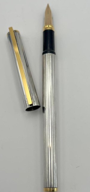 Pen - This lot comprises two Dupont pens in unused condition...