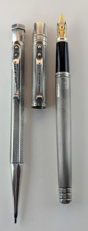 Pen - This Yard O’ Led set in sterling silver with barley decoration is in unused conidition...