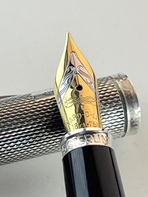 Pen - This Yard O’ Led set in sterling silver with barley decoration is in unused conidition...