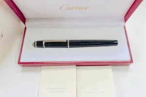 Pen - Cartier Diablo black lacquer fountain pen with box...