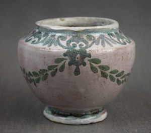 Vase with garland, Czechowski-Wojnacki, Warsaw, 1920s.