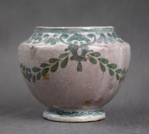 Vase with garland, Czechowski-Wojnacki, Warsaw, 1920s.