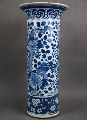 Vase with dragons, China, Qing dynasty, 19th century.