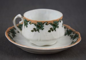 Art Nouveau cup (green flowers), Ćmielów Drucki-Lubecki, ca. 1900 (1)