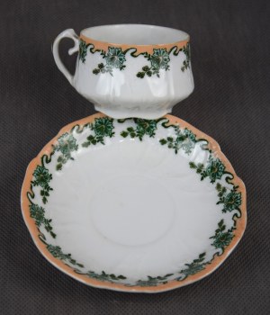 Art Nouveau cup (green flowers), Ćmielów Drucki-Lubecki, ca. 1900 (1)