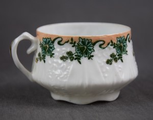 Art Nouveau cup (green flowers), Ćmielów Drucki-Lubecki, ca. 1900 (2)