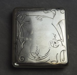 Art Nouveau cigarette case, Pr. 84 silver, Russia, early 20th century.