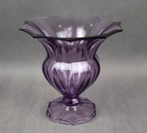 Large Art Deco footed vase, 1930s.