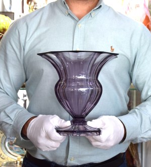 Large Art Deco footed vase, 1930s.