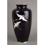 Wazon Lecące żurawie, emalia cloisonne, Japonia, XX w.
