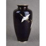 Wazon Lecące żurawie, emalia cloisonne, Japonia, XX w.