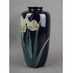 Wazon Irysy, emalia cloisonne, Japonia, Meiji, ok. 1900 r.