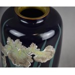 Wazon Irysy, emalia cloisonne, Japonia, Meiji, ok. 1900 r.