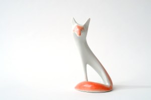Porcelain figurine ,,Sitting fox