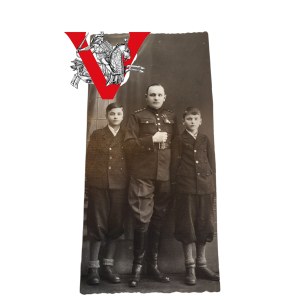 Kapitan Żandarmerii Henryk Mirakowski z dziecmi lata 30, Krzyż Zasługi