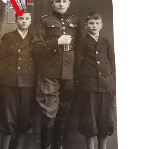 Gendarmerie Captain Henryk Mirakowski with children 1930s, Cross of Merit