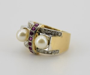 Ring with rubies