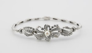 Pearl bracelet