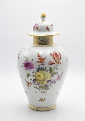 MIESNIA, Meissner Ofen- und Porzellanfabrik CARL TEICHERT, Decorative vase with lid with floral decoration