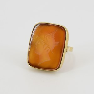 Ring with agate