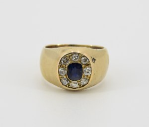 Women's signet ring with sapphire