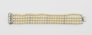 Bracelet with pearls