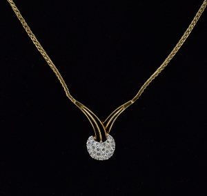 Necklace with diamonds