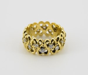 Ring with diamonds