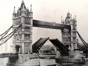Photographic prints - London Bridge & Tower Bridge - London early 20th century.