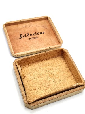 Fridericus - 25 stuck - wooden cigarette box - 1st half of the 20th century [ advertisement ].