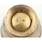 ROKOKOWY KUBEK Z MONETAMI, Polska, Toruń, Johann Samuel Meschke (Möschke) (?), po 1762, Srebro, złocenie, waga 146,84 g, wys. 9 cm