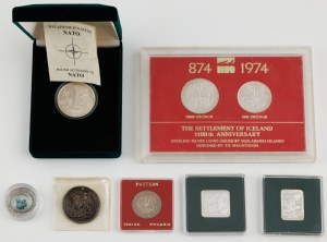 SET OF COINS
