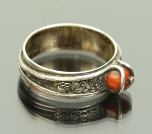 Ring with coral, Warsaw silver sample 3 (102)
