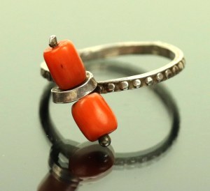 Ring with coral, Warmet (105)