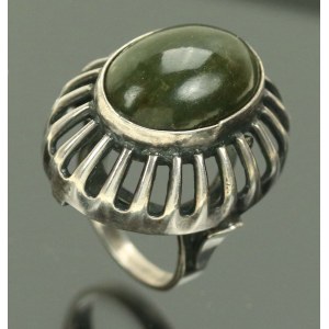 Veľký autorský prsteň s nefritom, menovec WK (118)