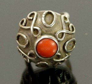 Ring with coral, ORNO (146)