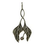 Leaf motif pendant, WARMET (156)