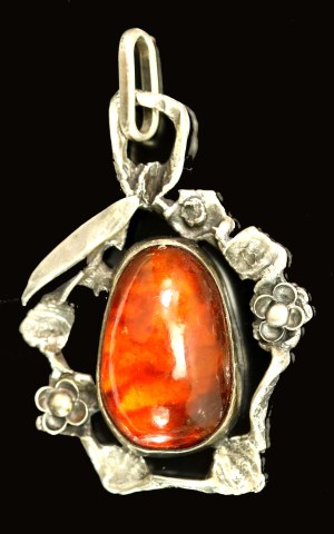 Pendant with amber, ORNO (167)
