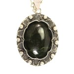 Jade pendant on chain, ORNO (179)