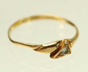 Ring with zirconia. GOLD (209)