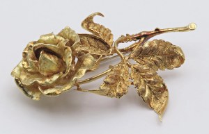 Jewellery - Yellow gold brooch in the shape of a rose , cm. 6 x 5 c...