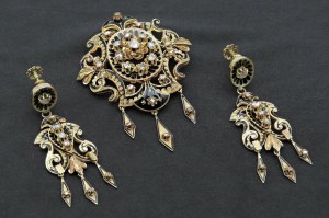 Jewellery - Red gold brooch and earrings with small diamonds...