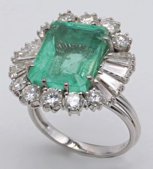 Jewellery - White gold ring with emerald ct.7.25 approx. and ...