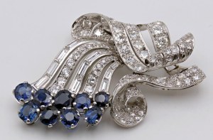 Jewellery - 1930s white gold brooch with diamonds ct. 4.50...
