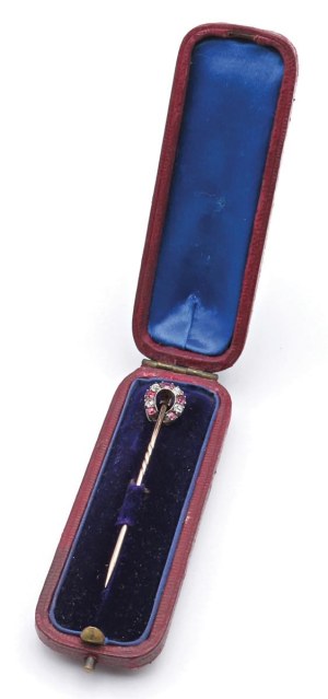 Jewellery - Low gold horseshoe brooch with diamonds ...